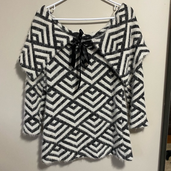 🇨🇦 Frank Lyman 8 Off The Shoulder Bow Tie Designer Sweater sz 8 M/L - Picture 2 of 7